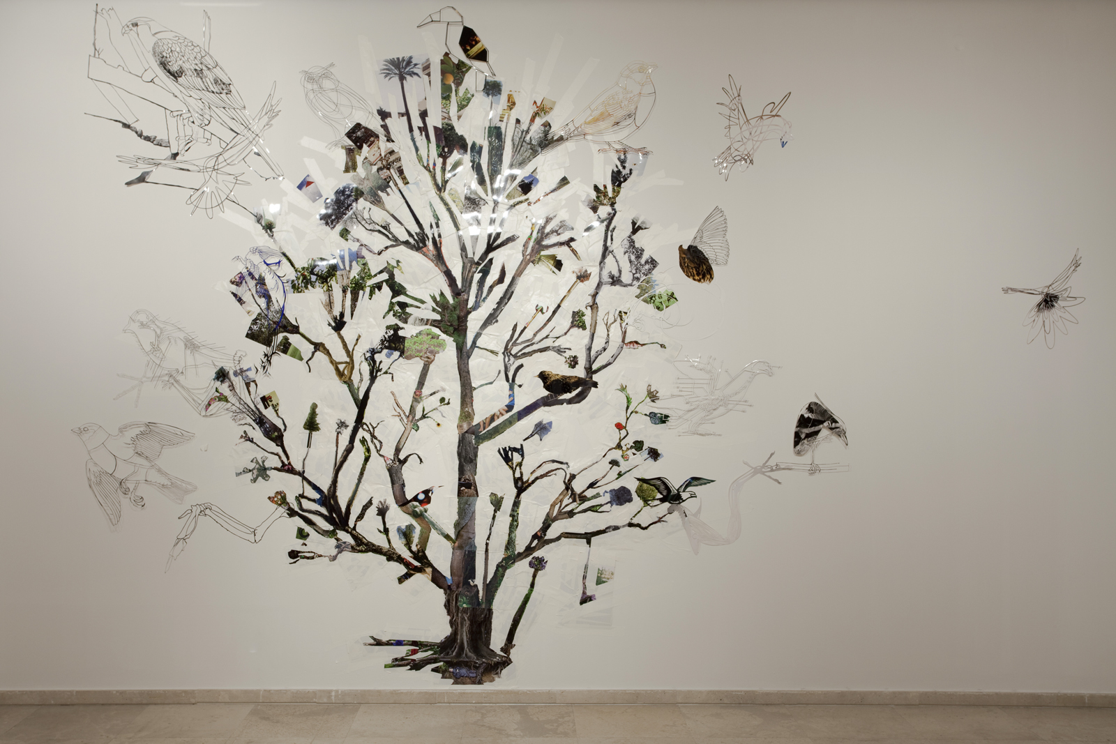 <p>300 trees (2010-2014),  snapshots, photo cutouts, artist&#8217;s tape, 320cm x 400cm</p>

