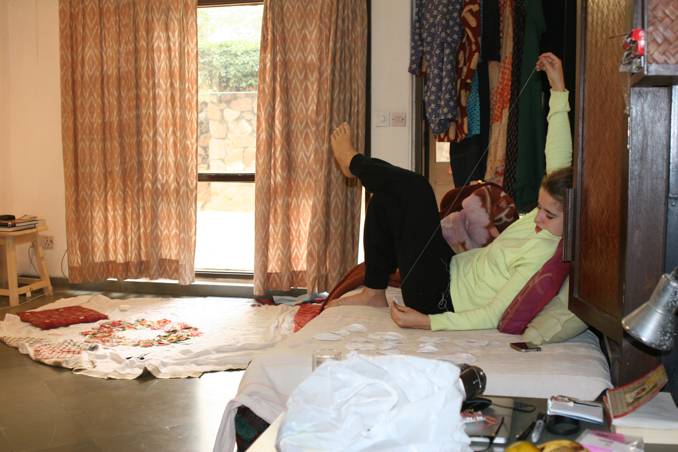 <p>Laura sewing the flowers for the piece Laura at the Dinnertable, 2013, Sanskriti Foundation, India</p>
