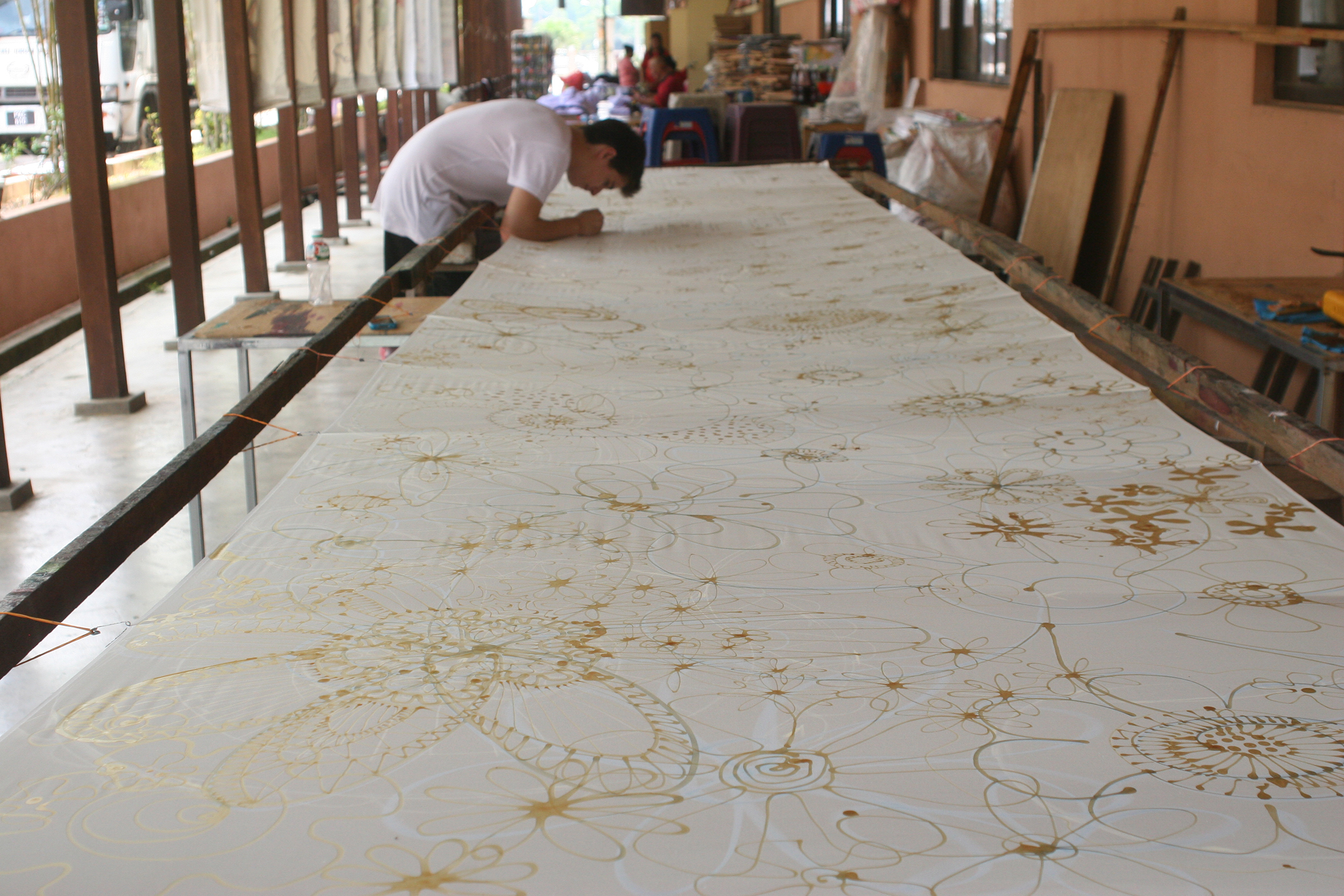 <p>Zoo creating a large batik in Kuantan batik workshop, July, 2013</p>
